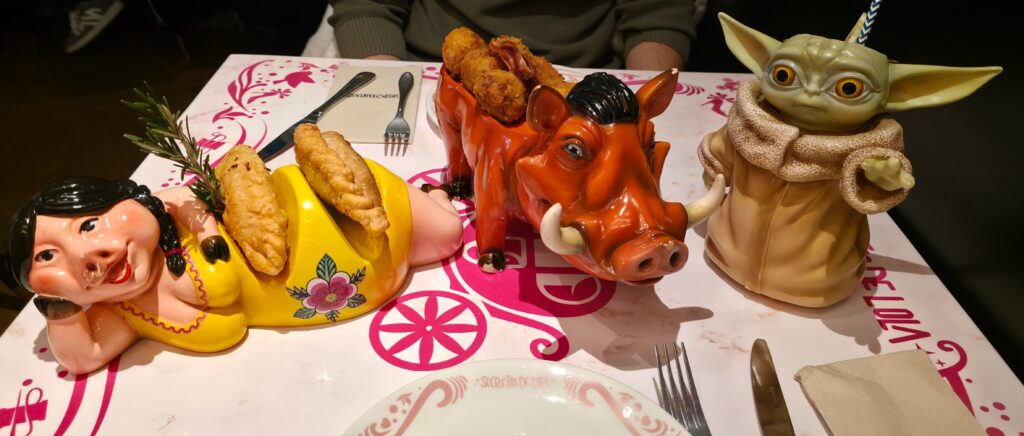 Restaurante Los Secretos de Lola en Madrid, decoración de cuento de hadas