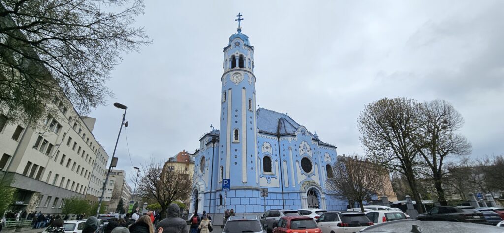 Iglesia Azul de Bratislava, uno de los edificios más fotogénicos de Eslovaquia