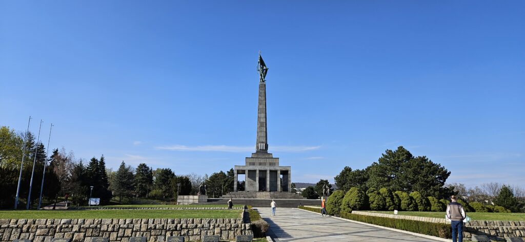 Memorial Slavin en Bratislava con vistas panorámicas de la ciudad