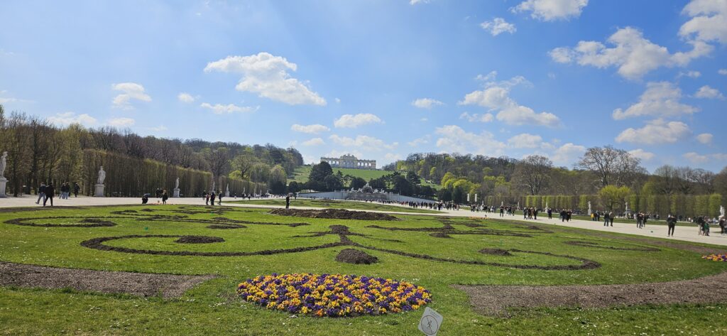 Jardines del Palacio de Schönbrunn en Viena con el mercadillo de Pascua